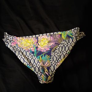Bathing suit bottoms switch